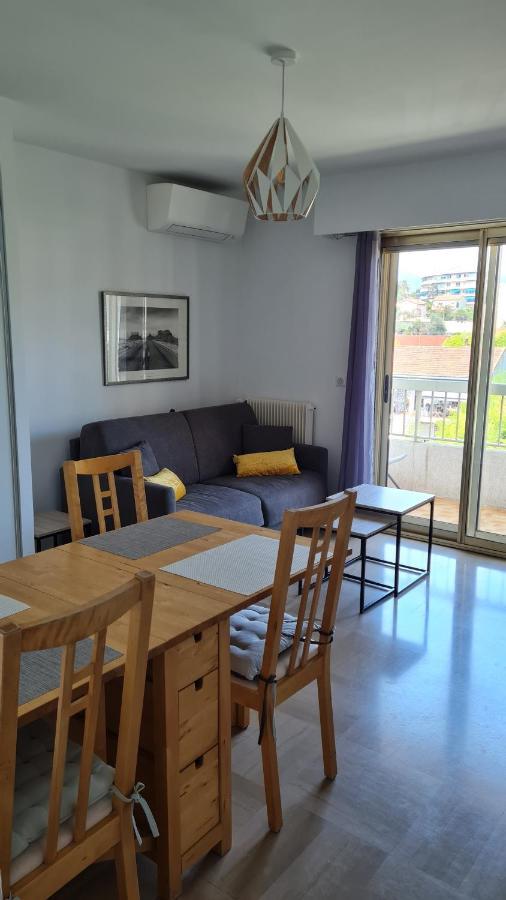 2P entièrement climatisé I Bien insonorisé I Wifi I A 300 m de la mer I Restaurants commerces et transports à 5mn à pied I Idéal 2 personnes I Possibilité 4 avec canapé lit de qualité I Très belle Douche Cagnes-sur-Mer Esterno foto