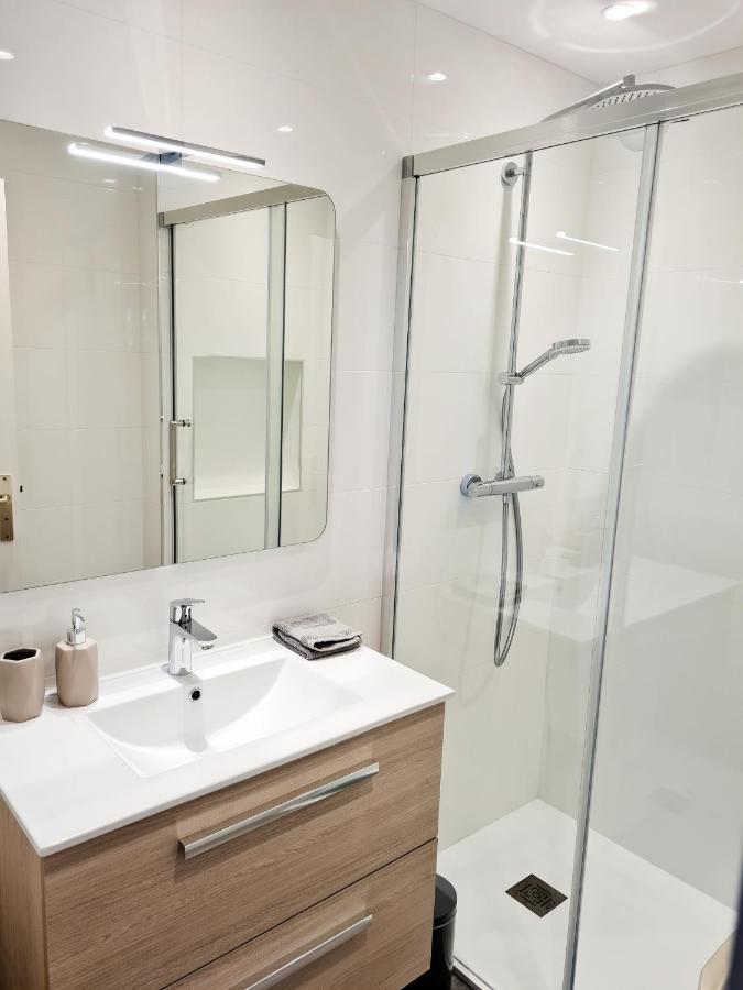 2P entièrement climatisé I Bien insonorisé I Wifi I A 300 m de la mer I Restaurants commerces et transports à 5mn à pied I Idéal 2 personnes I Possibilité 4 avec canapé lit de qualité I Très belle Douche Cagnes-sur-Mer Esterno foto