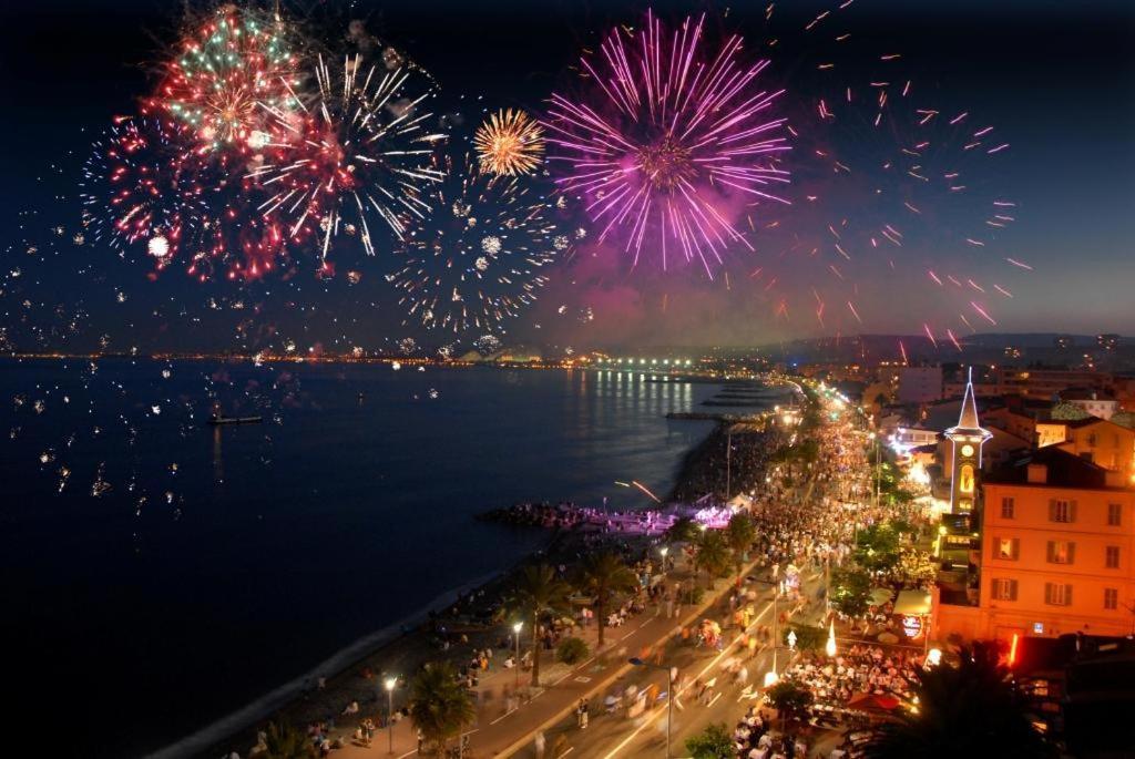 2P entièrement climatisé I Bien insonorisé I Wifi I A 300 m de la mer I Restaurants commerces et transports à 5mn à pied I Idéal 2 personnes I Possibilité 4 avec canapé lit de qualité I Très belle Douche Cagnes-sur-Mer Esterno foto